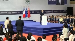 马克龙访华问什么受到这么隆重的欢迎？